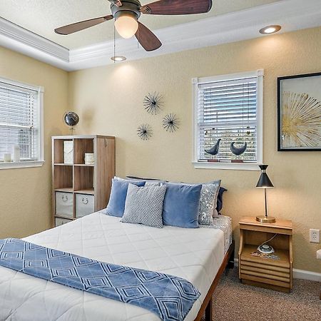 Retro Retreat In Dtsp - Explore The Downtown Area St. Petersburg Extérieur photo