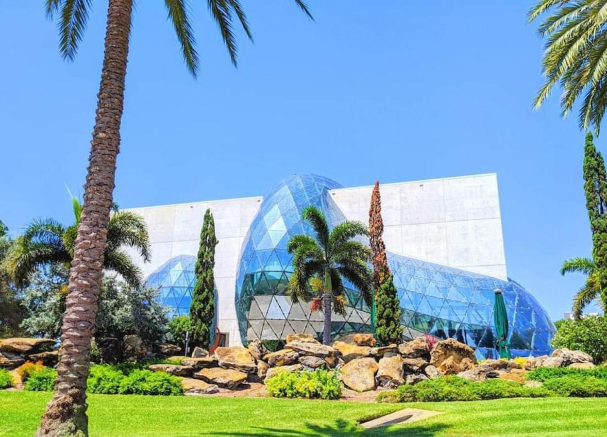 Retro Retreat In Dtsp - Explore The Downtown Area St. Petersburg Extérieur photo
