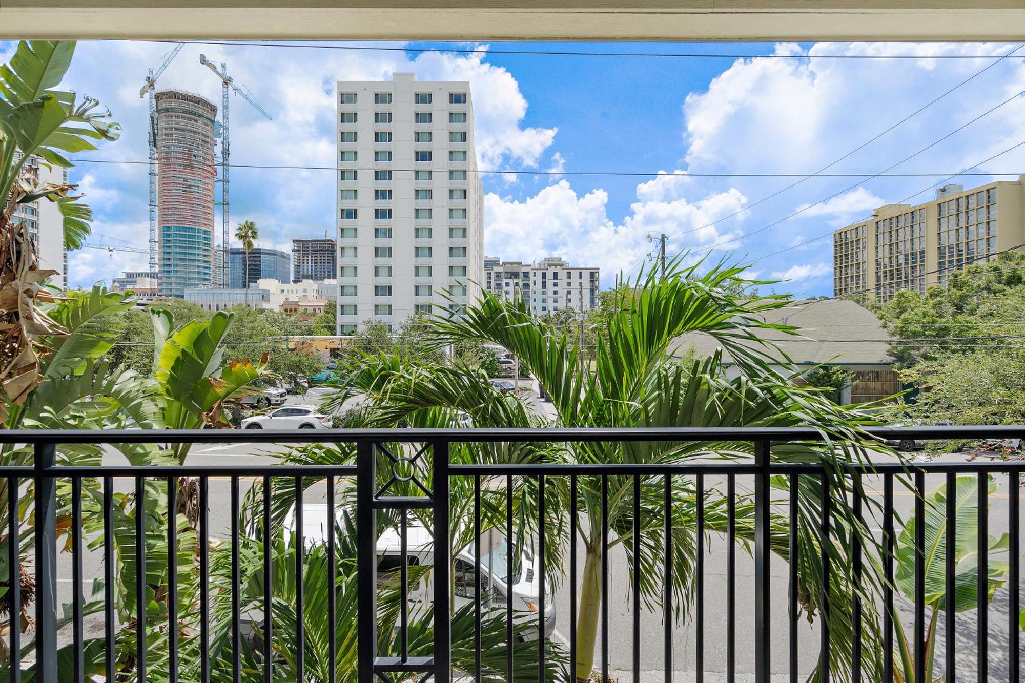 Retro Retreat In Dtsp - Explore The Downtown Area St. Petersburg Extérieur photo