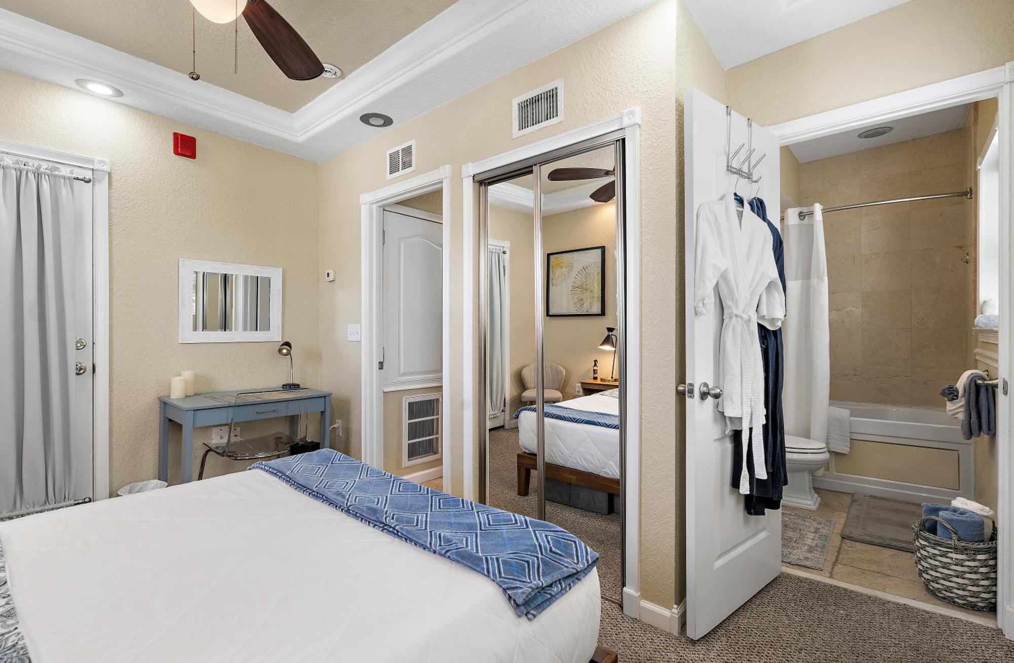 Retro Retreat In Dtsp - Explore The Downtown Area St. Petersburg Extérieur photo