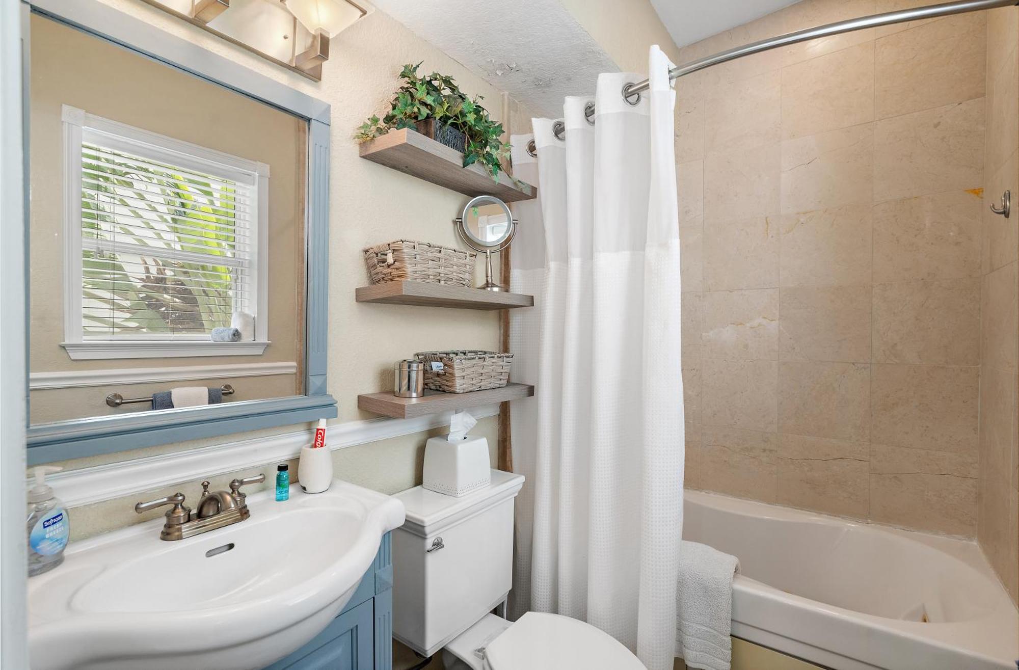 Retro Retreat In Dtsp - Explore The Downtown Area St. Petersburg Extérieur photo