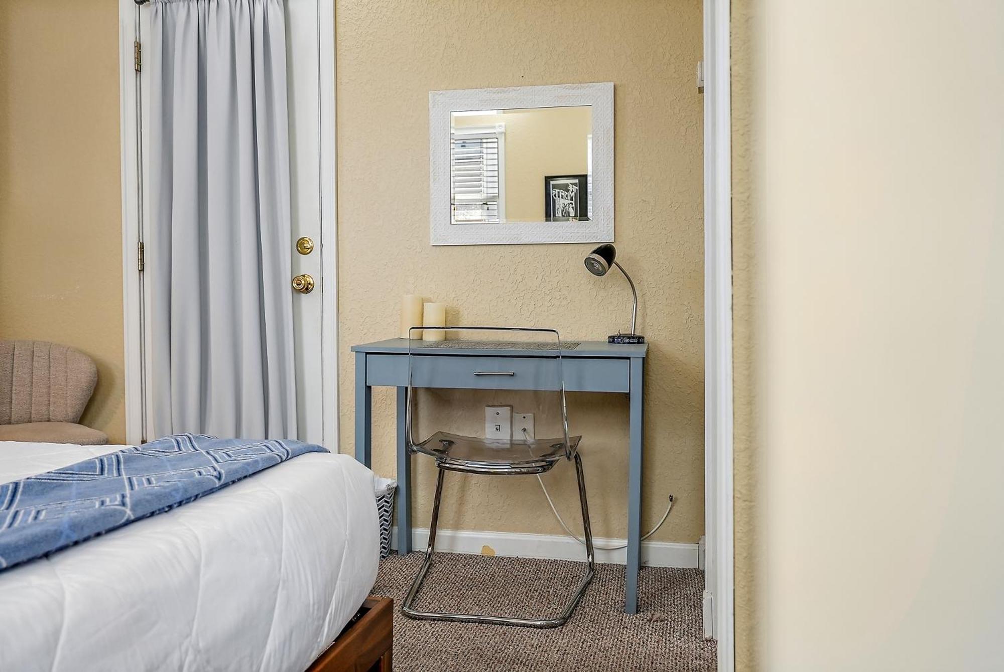 Retro Retreat In Dtsp - Explore The Downtown Area St. Petersburg Extérieur photo