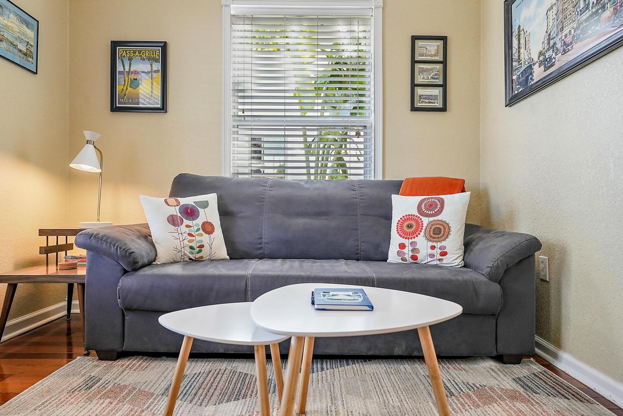 Retro Retreat In Dtsp - Explore The Downtown Area St. Petersburg Extérieur photo