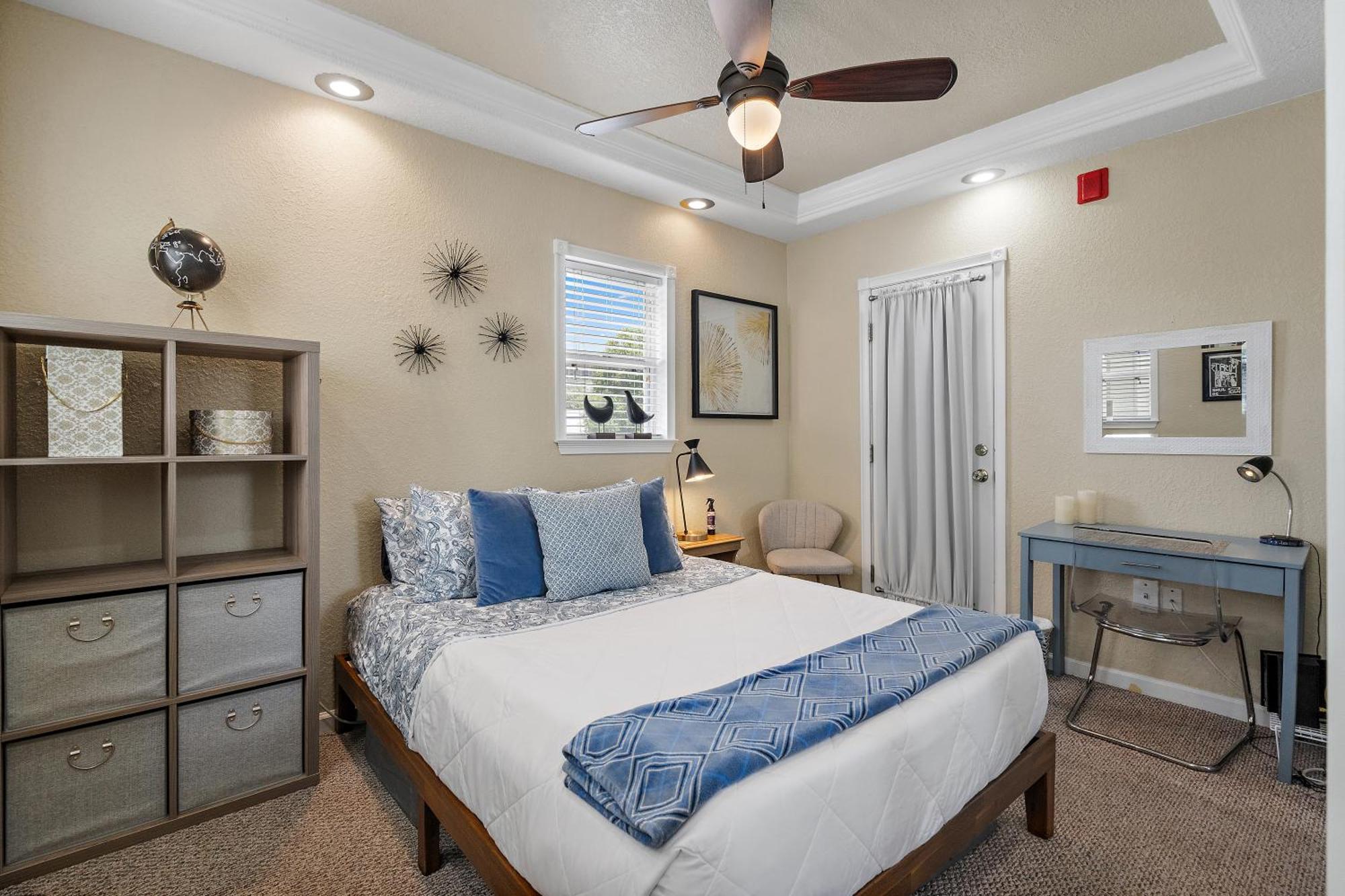 Retro Retreat In Dtsp - Explore The Downtown Area St. Petersburg Extérieur photo